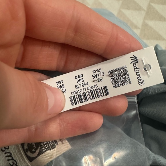 Madewell The Emmett Wide-Leg Pant: Patch Pocket Edition
$128
Blue Horizon - Picture 4 of 4